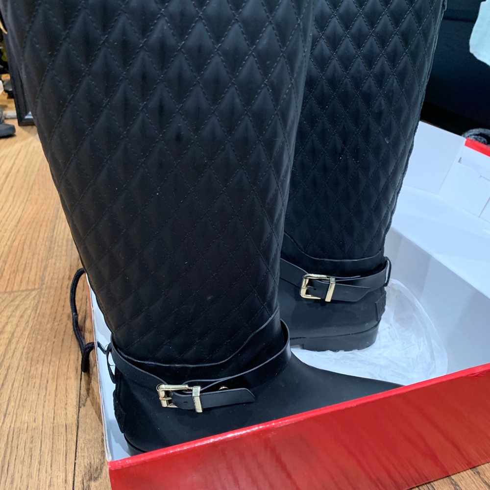 Guess rain boots